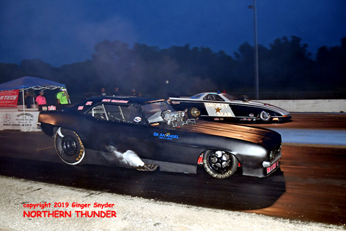 Dave Gallegos - 'Nitro Clown' (near lane) vs Robert Slaughter - 'Smokey the Bear (far lane)